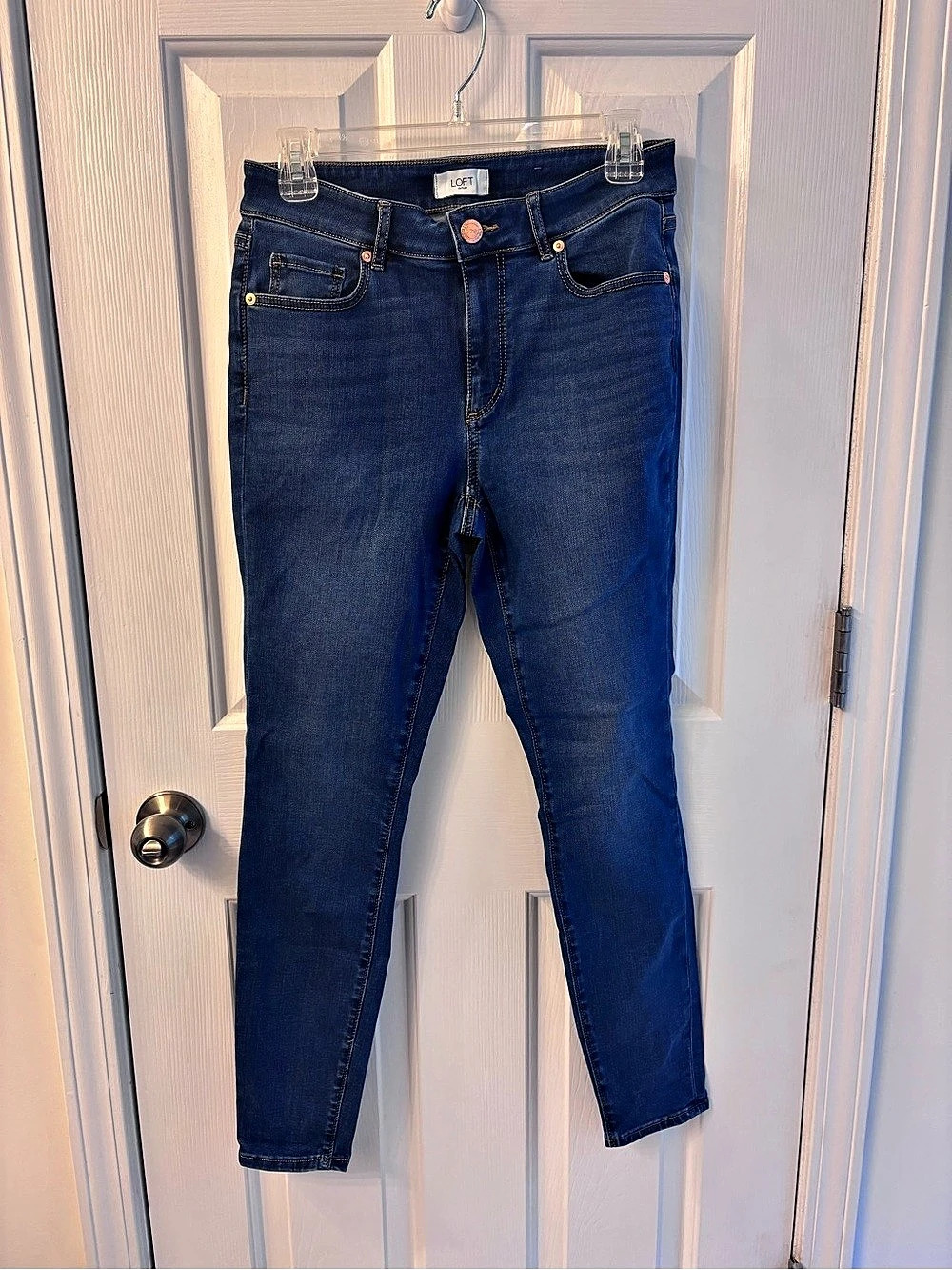 LOFT Skinny Jeans in Blue Size 4 Like New
